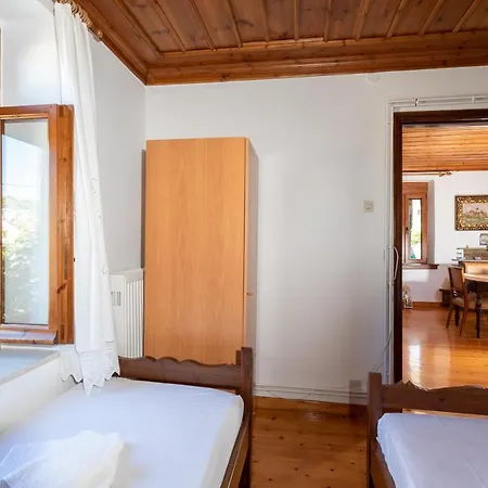 Kouvlaki Effie's Place In