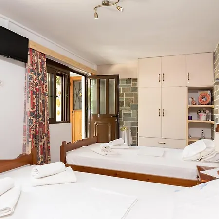 Kouvlaki Effie's Place In