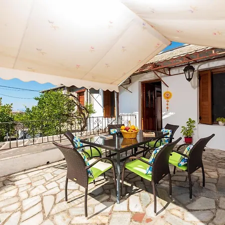 Kouvlaki Effie's Place In Apartment Afissos