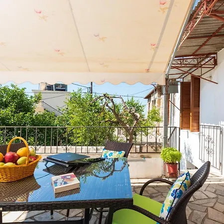 Kouvlaki Effie's Place In