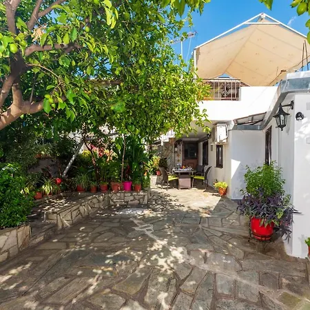 Kouvlaki Effie's Place In *